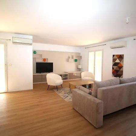 8 Personnes Avec Piscine Villa *